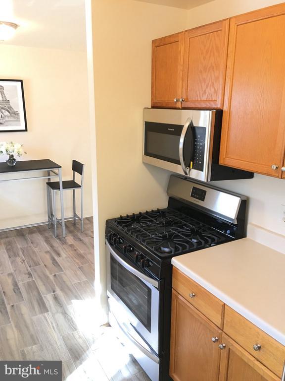 Building Photo - 5929 Quantrell Ave