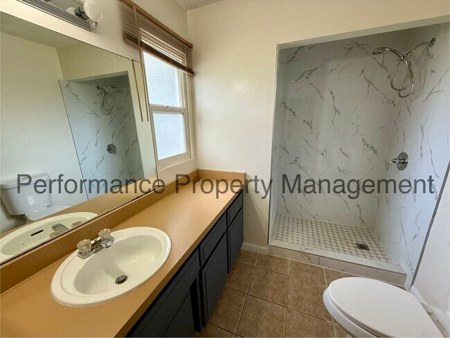 Building Photo - Charming 3 Bed/2 Bath SW Bakersfield Home w/ RBP & $0 Deposit Option