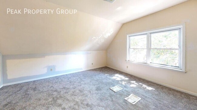 Building Photo - 2339 Rohs St