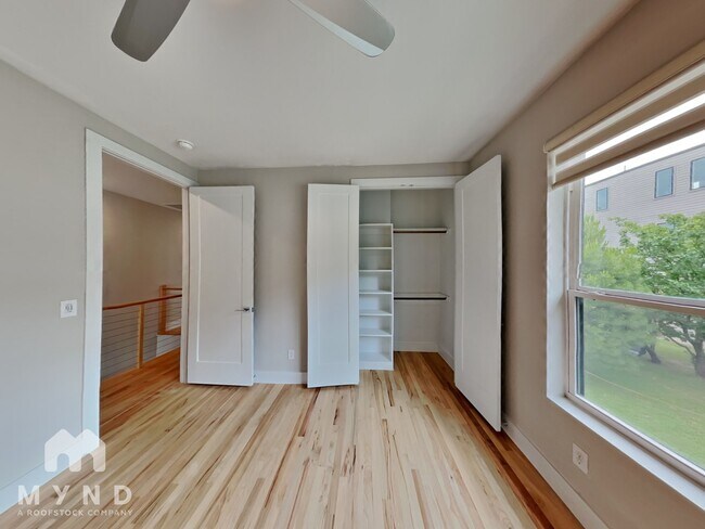 Building Photo - 2345 Vagas St