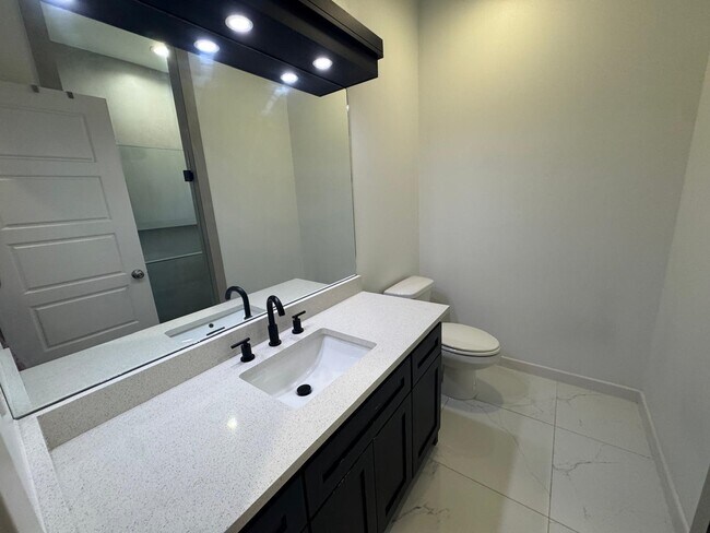 Building Photo - 1504 Ocaso Dr