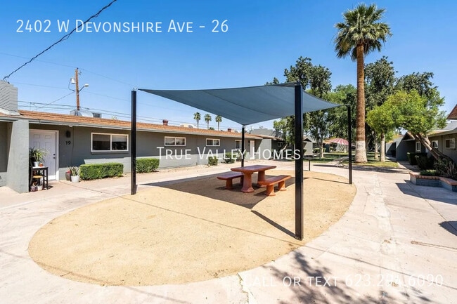 Building Photo - 2402 W Devonshire Ave