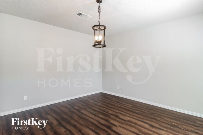 Building Photo - 205 Cedar Ridge Dr