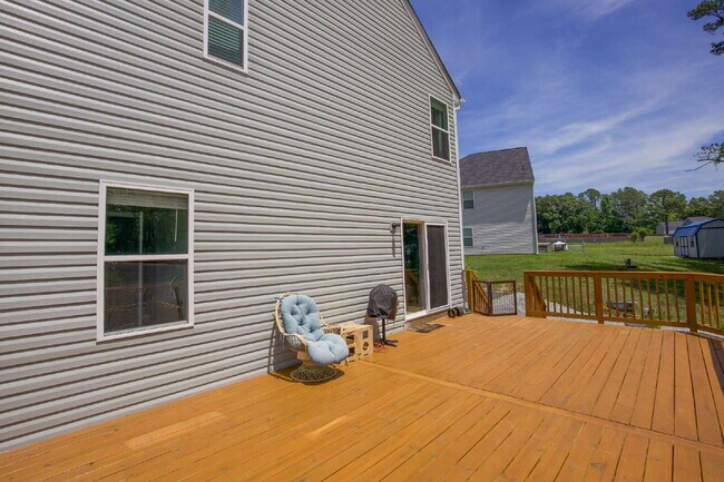 Building Photo - "Charming 3-Bed Oasis with 2.5 Baths on Century Lane, Cameron – Spacious 1744 sq. ft. Retreat!"