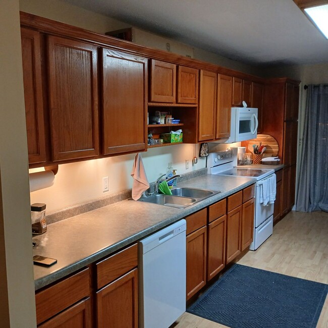 Building Photo - Sublease Available Beginning December 1st