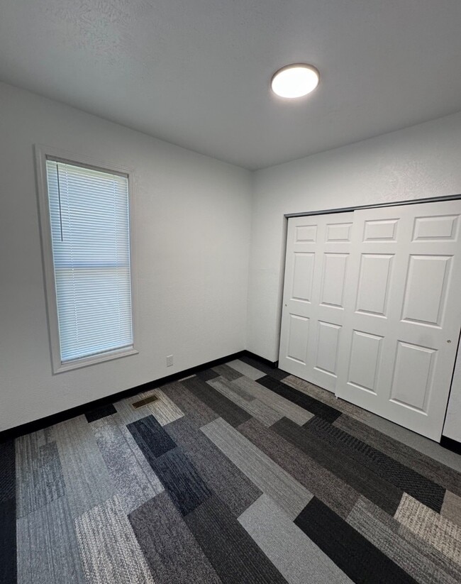 Building Photo - 601 W Wolf Ave