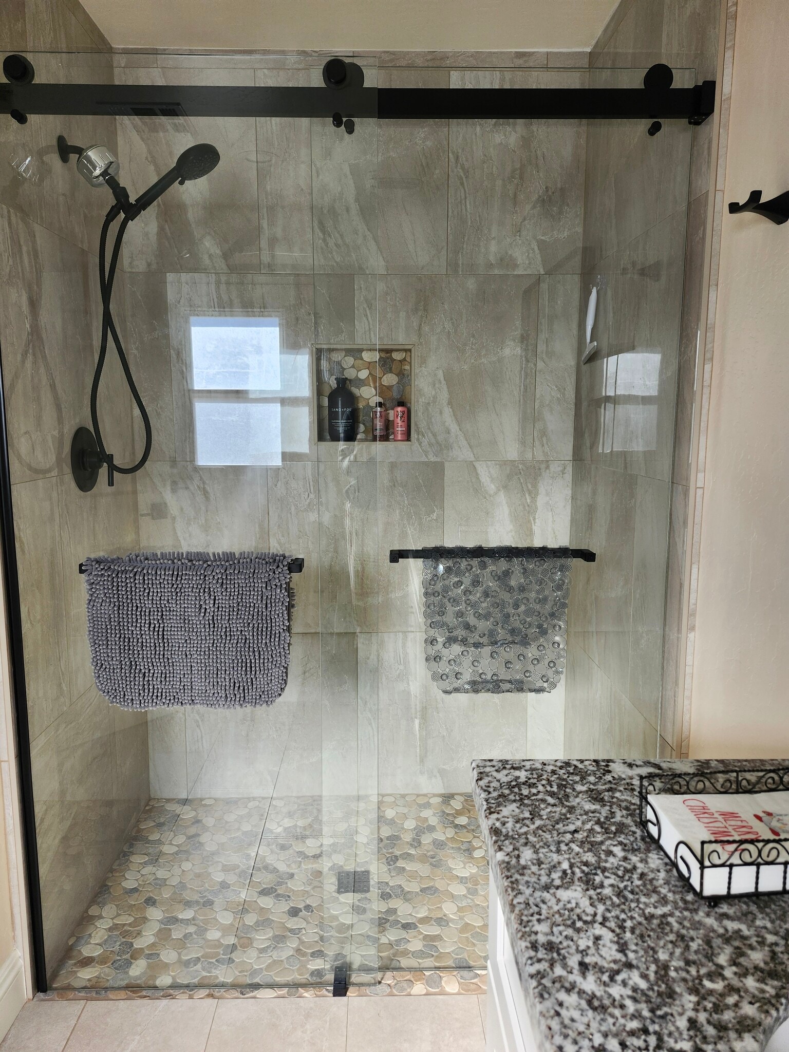 Walk in shower - 27800 Preakness Dr