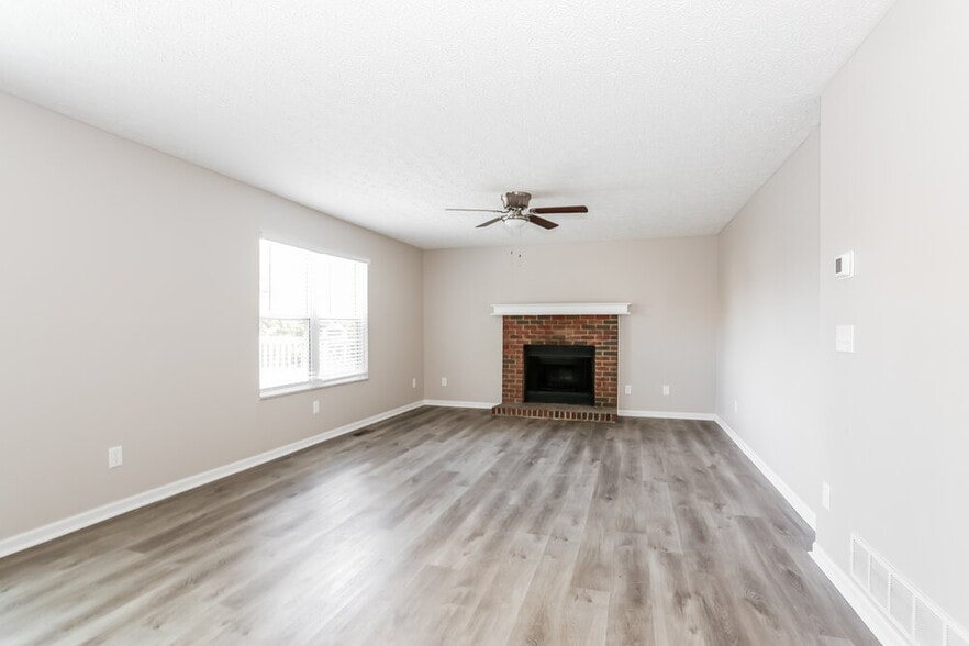 Building Photo - 8402 Lucerne Dr
