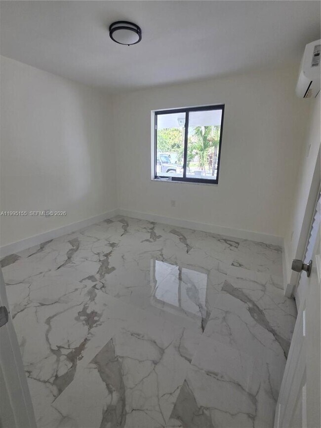 Building Photo - 443 NW 23rd Pl