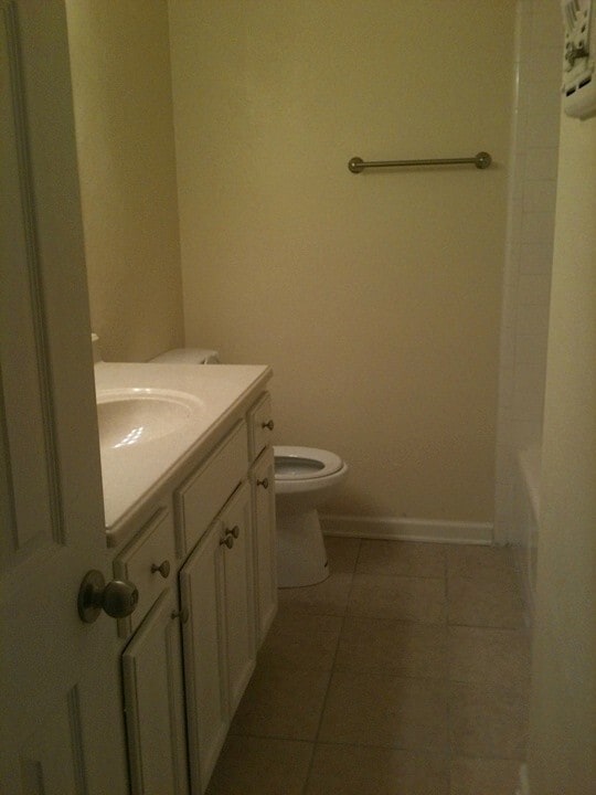 Building Photo - Central 3BR Home