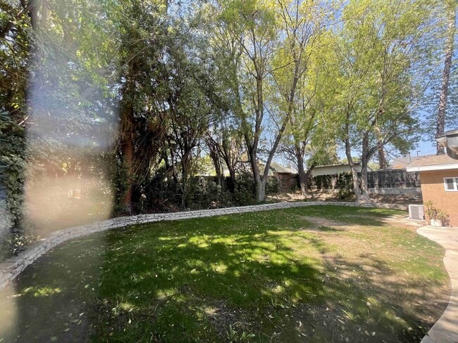 Building Photo - BEAUTIFUL FOUR BEDROOM TWO AND A HALF BATH HOME!