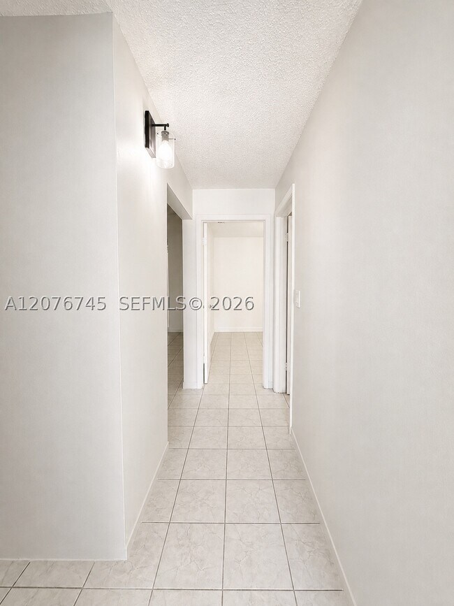 Building Photo - 3011 SW 117th Ct