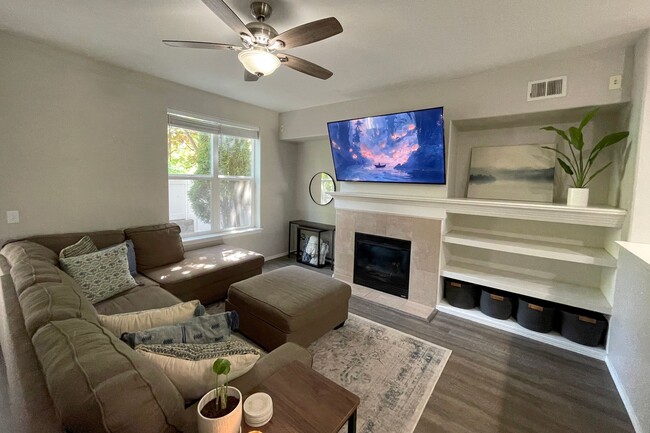 Building Photo - Stunning Forest Heights Home with Washer/D...