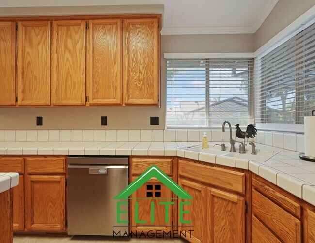 Building Photo - Spacious 4-Bedroom, 3-Bath Home in Desirab...