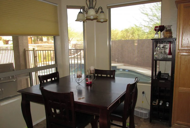 Dining area - 4135 N Starry Pass Cir