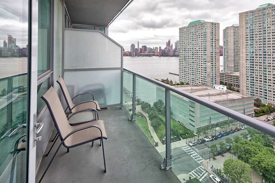 Balcony - 20 Newport Pky