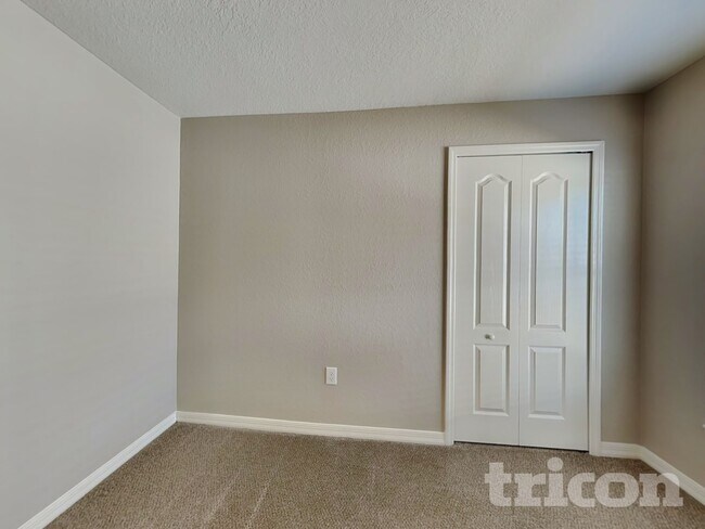 Building Photo - 77 Lake Ring Dr