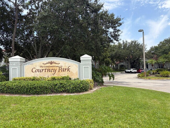 Building Photo - 5016 Lantana Rd