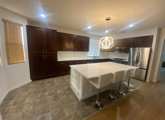 Building Photo - Elegant 5-Bedroom, 3.5-Bathroom Home