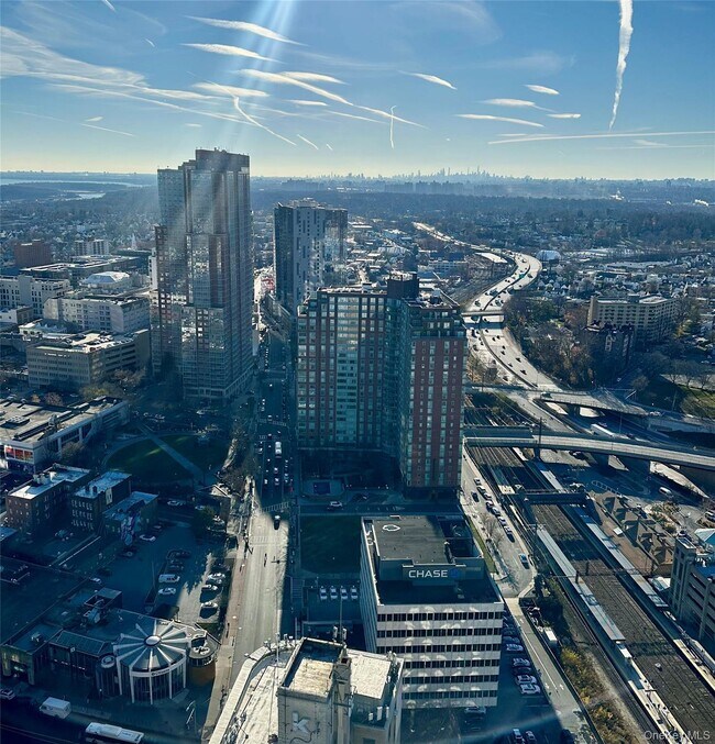 Building Photo - 175 Huguenot St