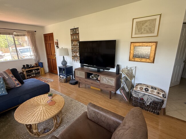 Bright and light - 2142 Baxter St