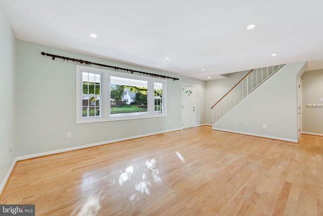 Building Photo - 4326 Mariner Ln