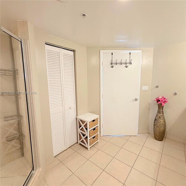 Building Photo - 16699 Collins Ave