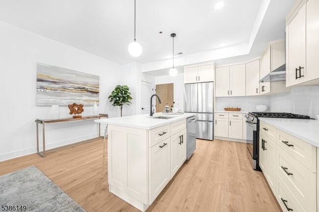 Building Photo - 20 Encampment Court