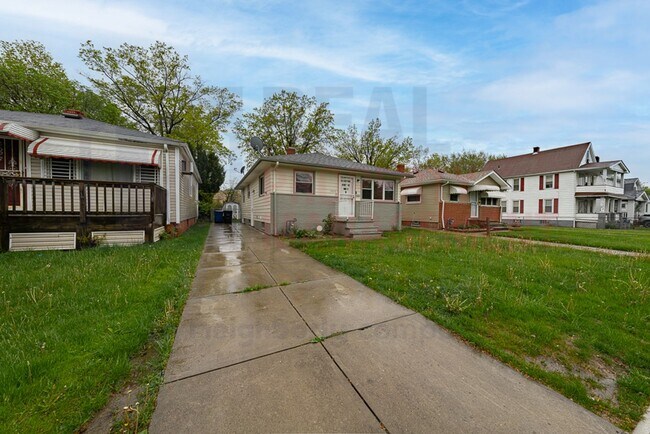 Building Photo - 1522 E 172nd St
