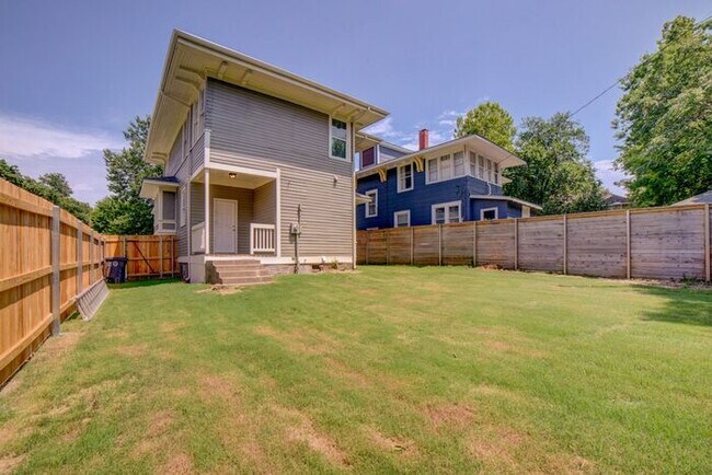Building Photo - Historic District Gem | 2 Bed, 1 Bath | Ti...