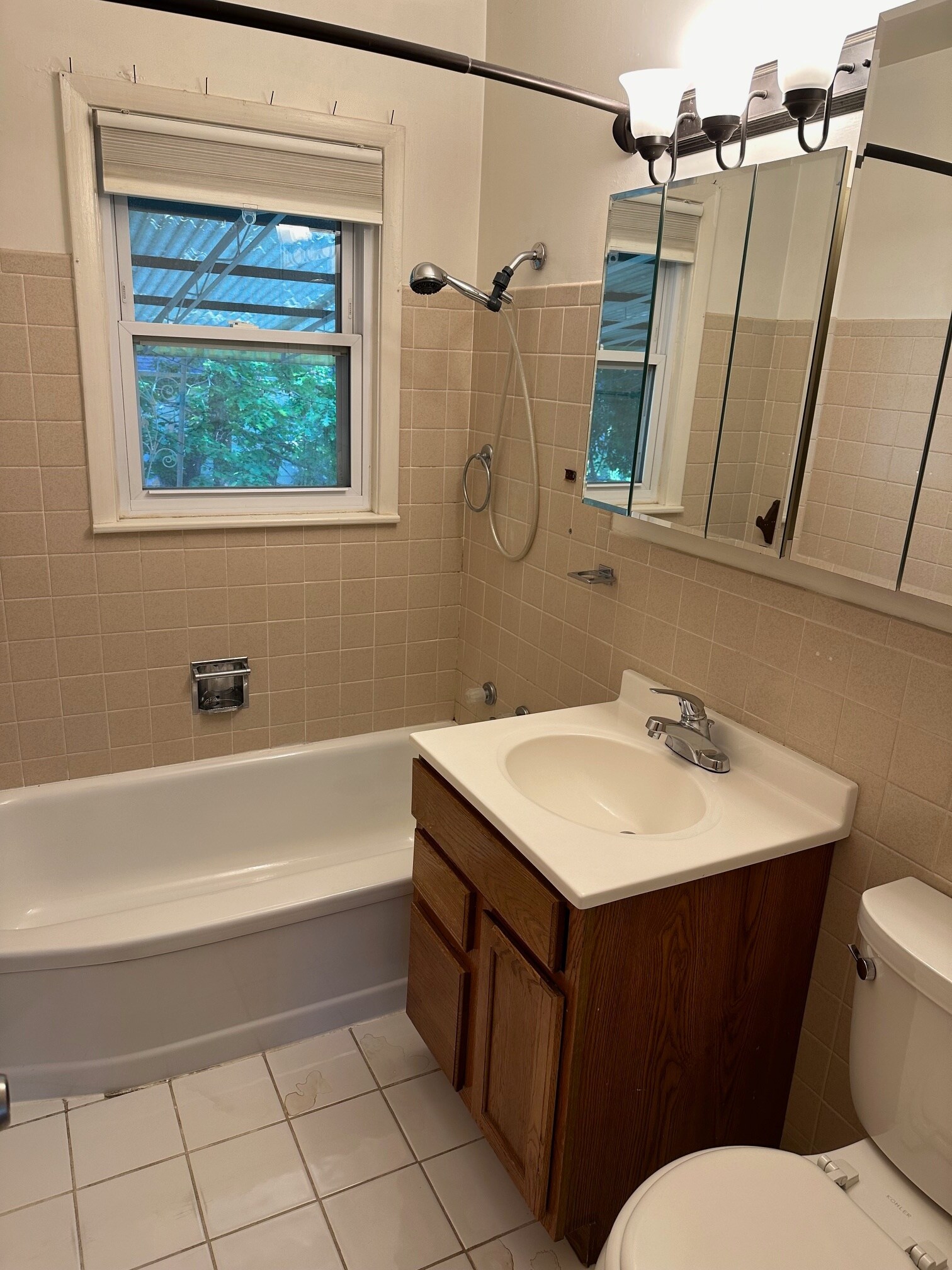 Building Photo - 2302 Willow Creek Dr