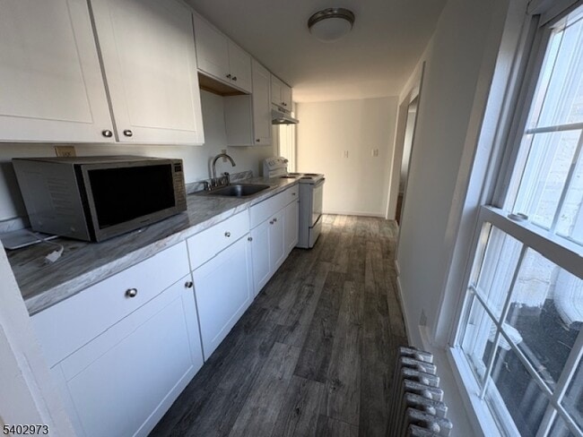 Building Photo - 80 Main St