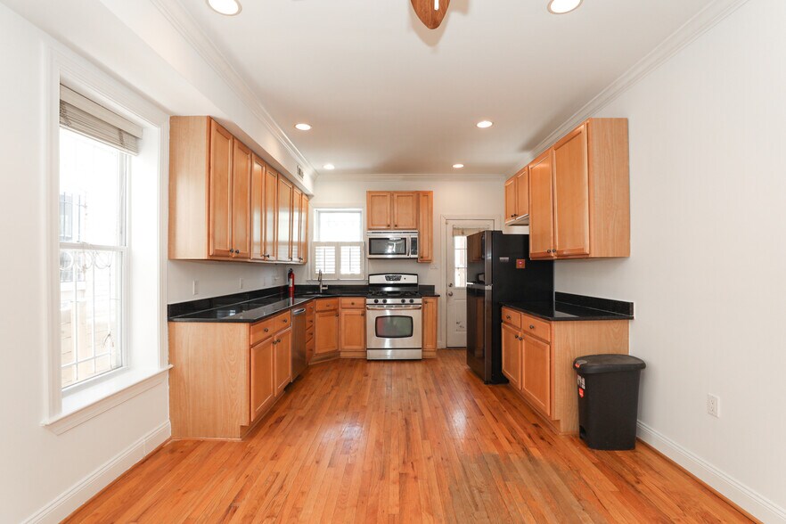 Building Photo - 1263 Morse St NE