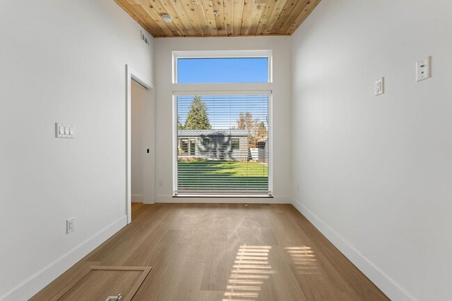 Building Photo - Morris Street Commons Modualr Living! 2/1 55+ Community Living!