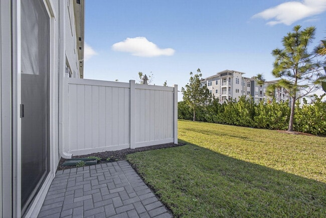 Building Photo - 846 SE grovebush Ln