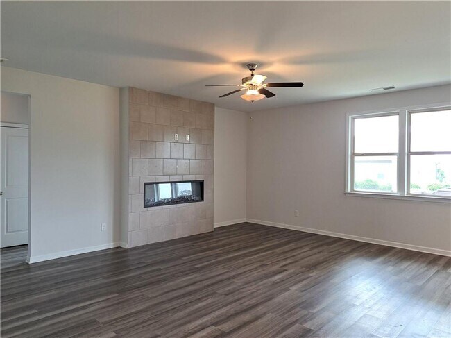 Building Photo - 3329 Long Creek Dr