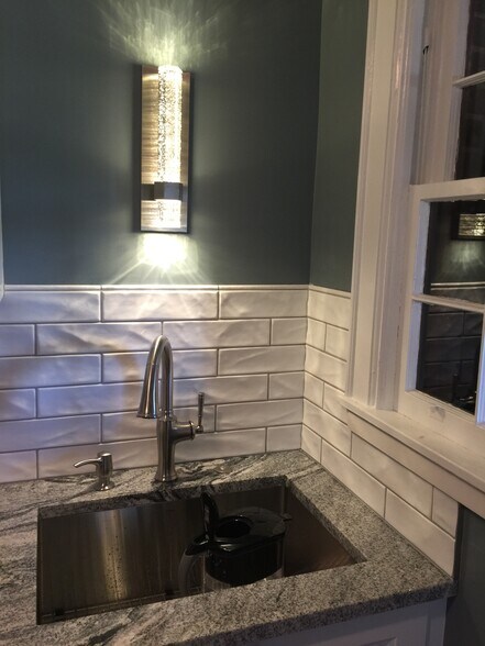all new kitchen - 541 Lamar Ave