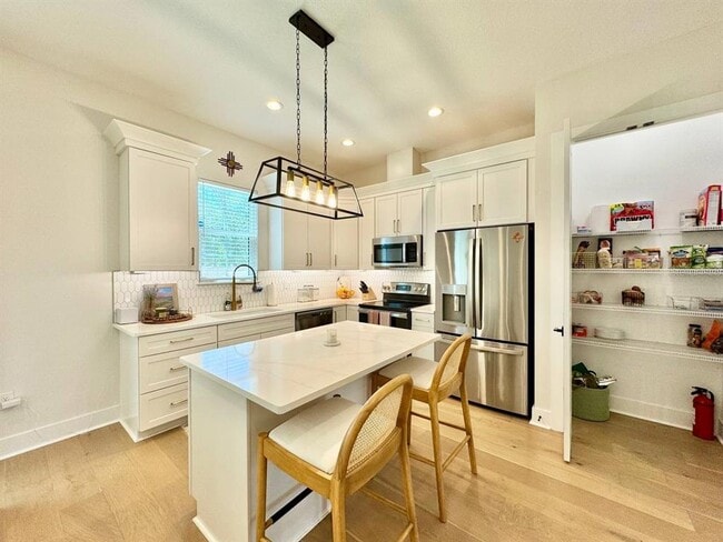 Building Photo - 3722 W Mango Ave