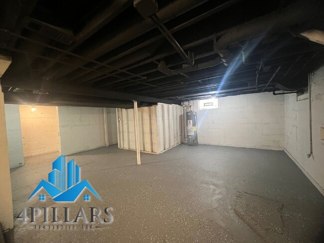 Building Photo - "Spacious 4-Bed, 2-Bath Gem on Kentucky Street – 2,178 Sq. Ft. of Comfort!"