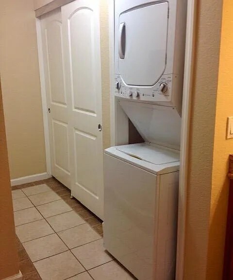 Washer & Dryer - 300 Glenwood Cir