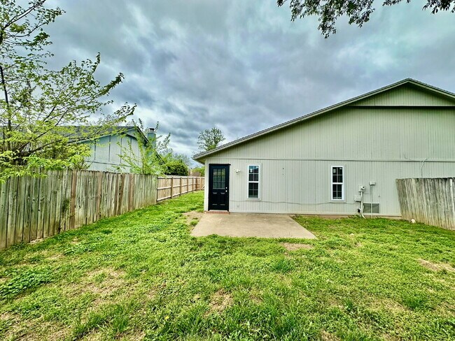 Building Photo - 3513 W Wood St