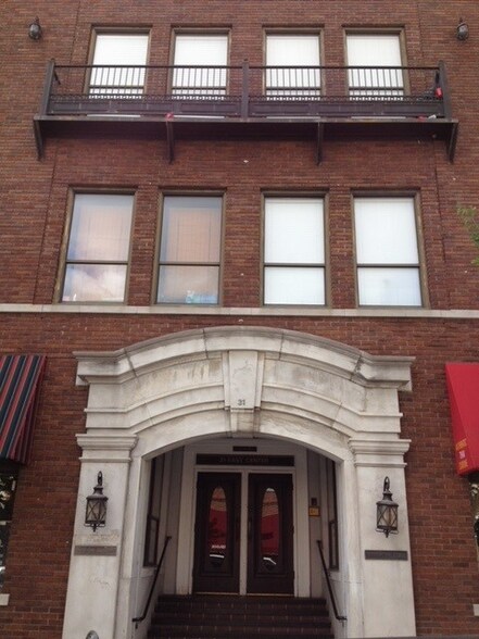Building Photo - 31 W Center St