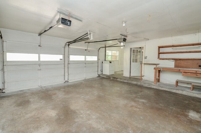 Building Photo - 9817 Cedardale Dr