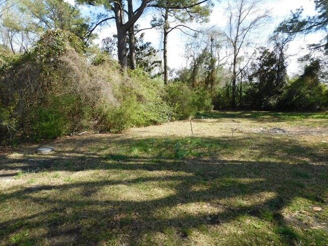 Building Photo - 421 Church Rd