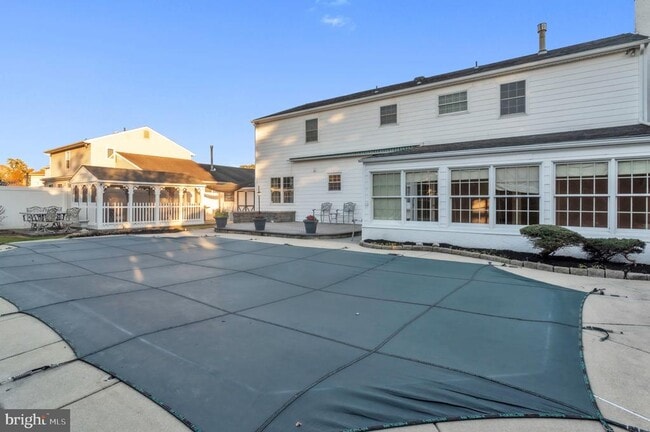 Building Photo - 5 Greenleigh Cir