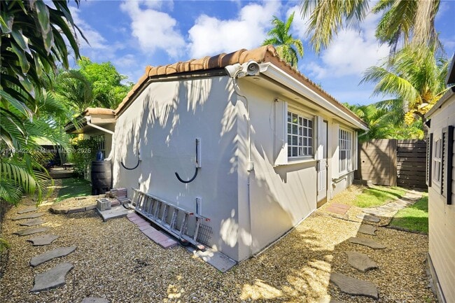 Building Photo - 818 NE 3rd St