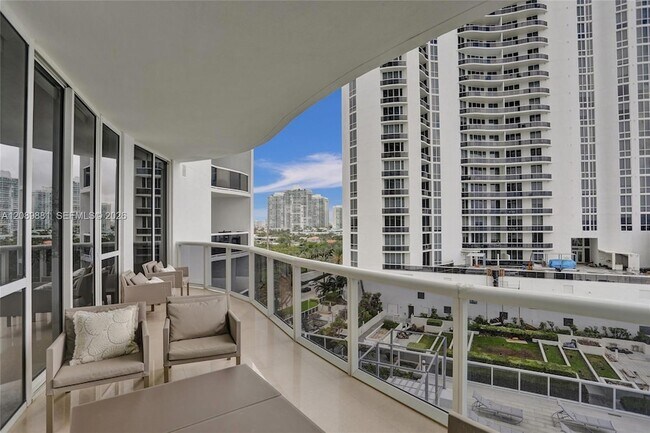 Building Photo - 15901 Collins Ave