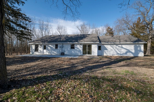 Building Photo - 7900 E St Charles Rd
