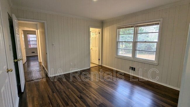 Building Photo - 294 Robin Ln SE