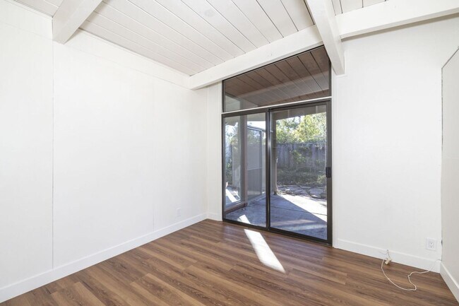 Building Photo - Freshly Updated 3 Bed, 2 Bath Eichler w/ Central Heat & AC!